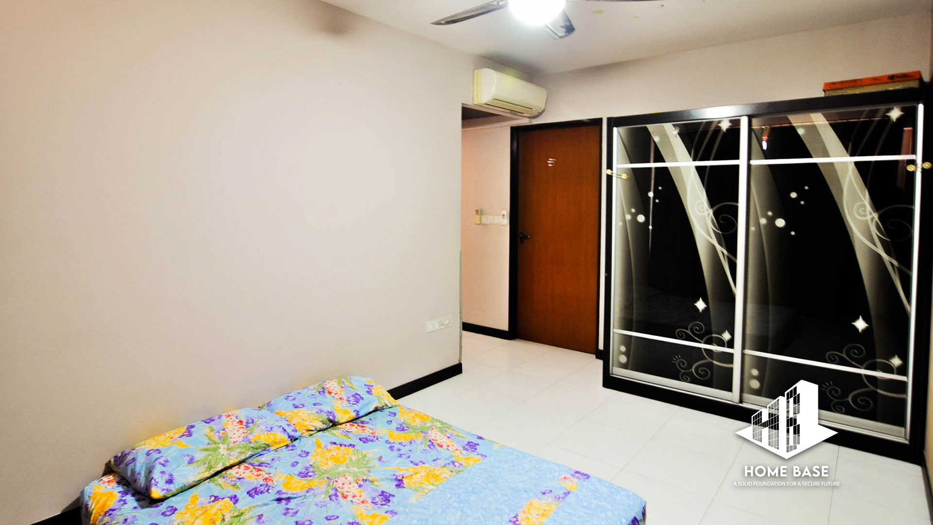 Bedroom 1 of 612C Punggol Drive Img 4