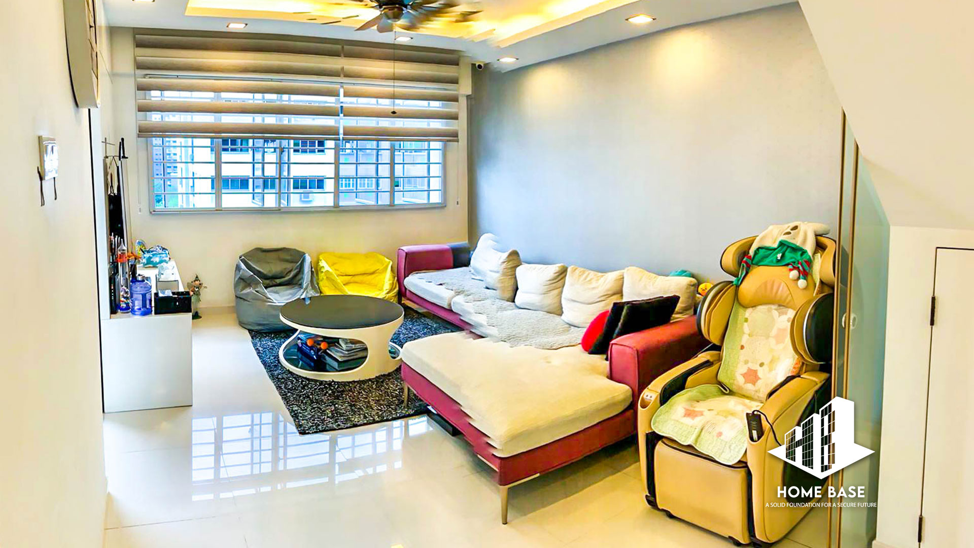 Living Room of 558 Hougang Street Img 1