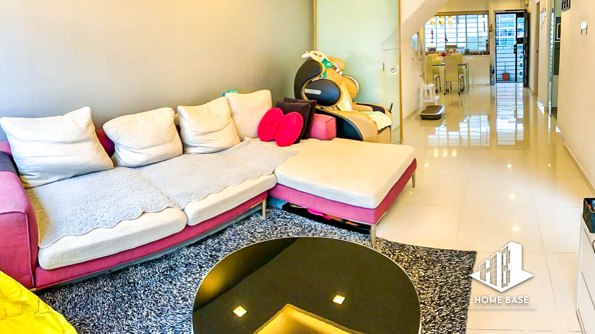 Living Room of 558 Hougang Street Img 2