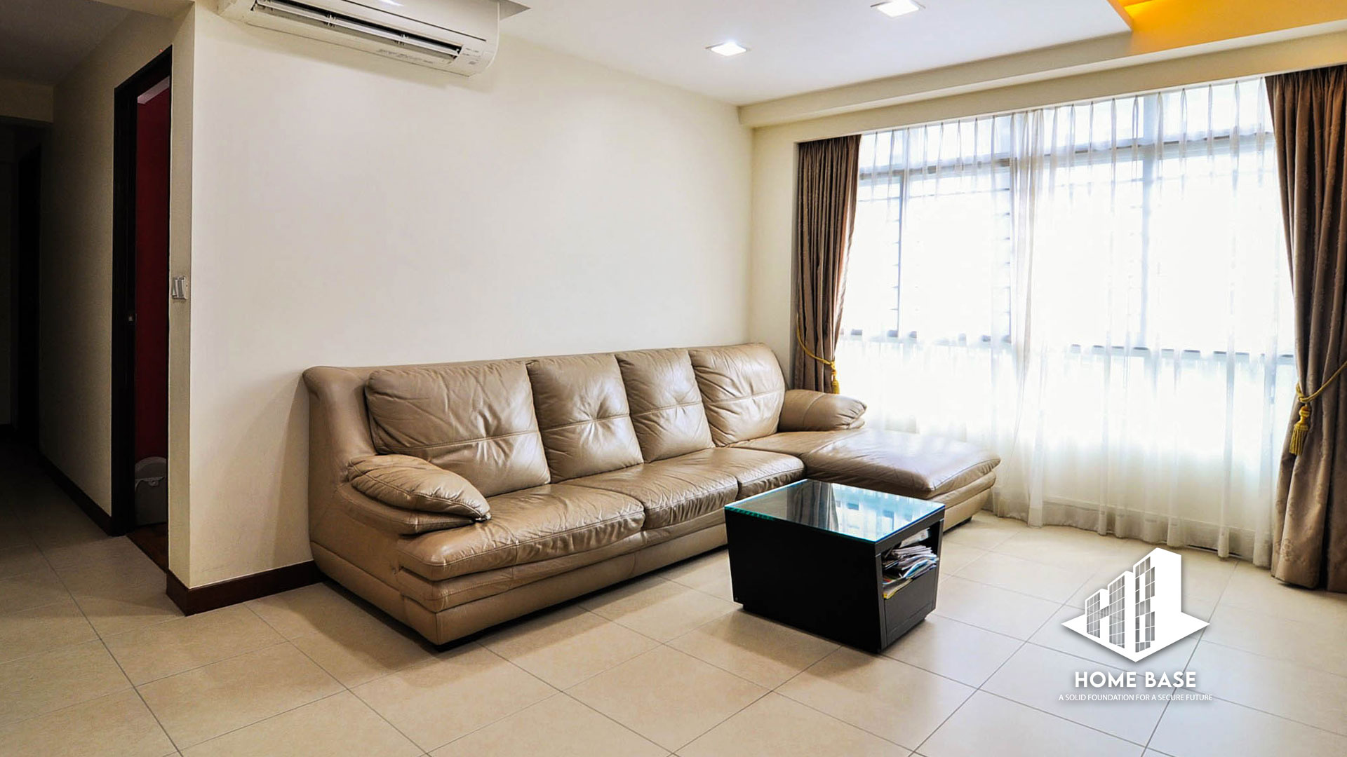 Living Room of 305A Punggol Road Img 4