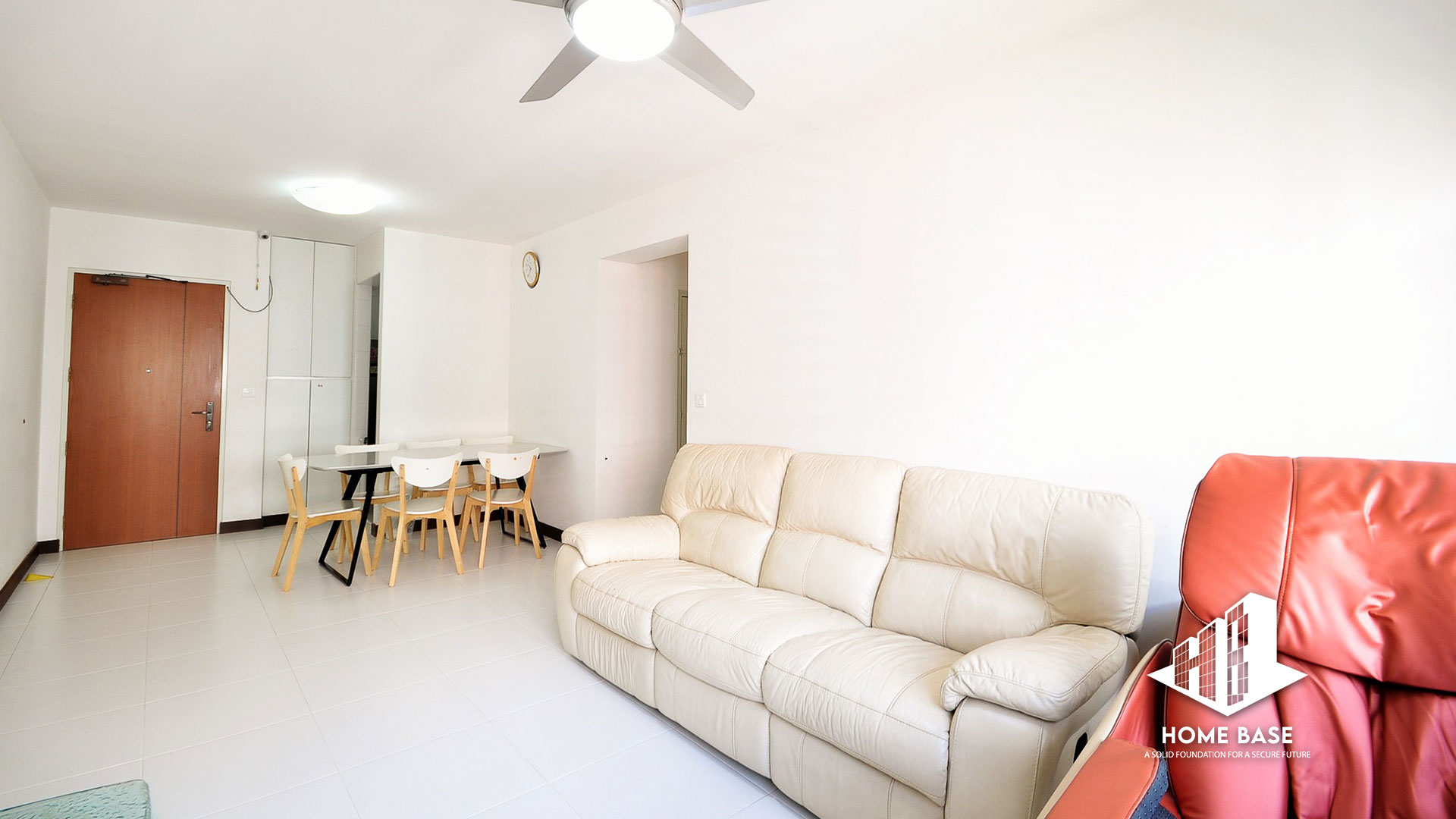 Living Room of 178D Rivervale Crescent Img 2